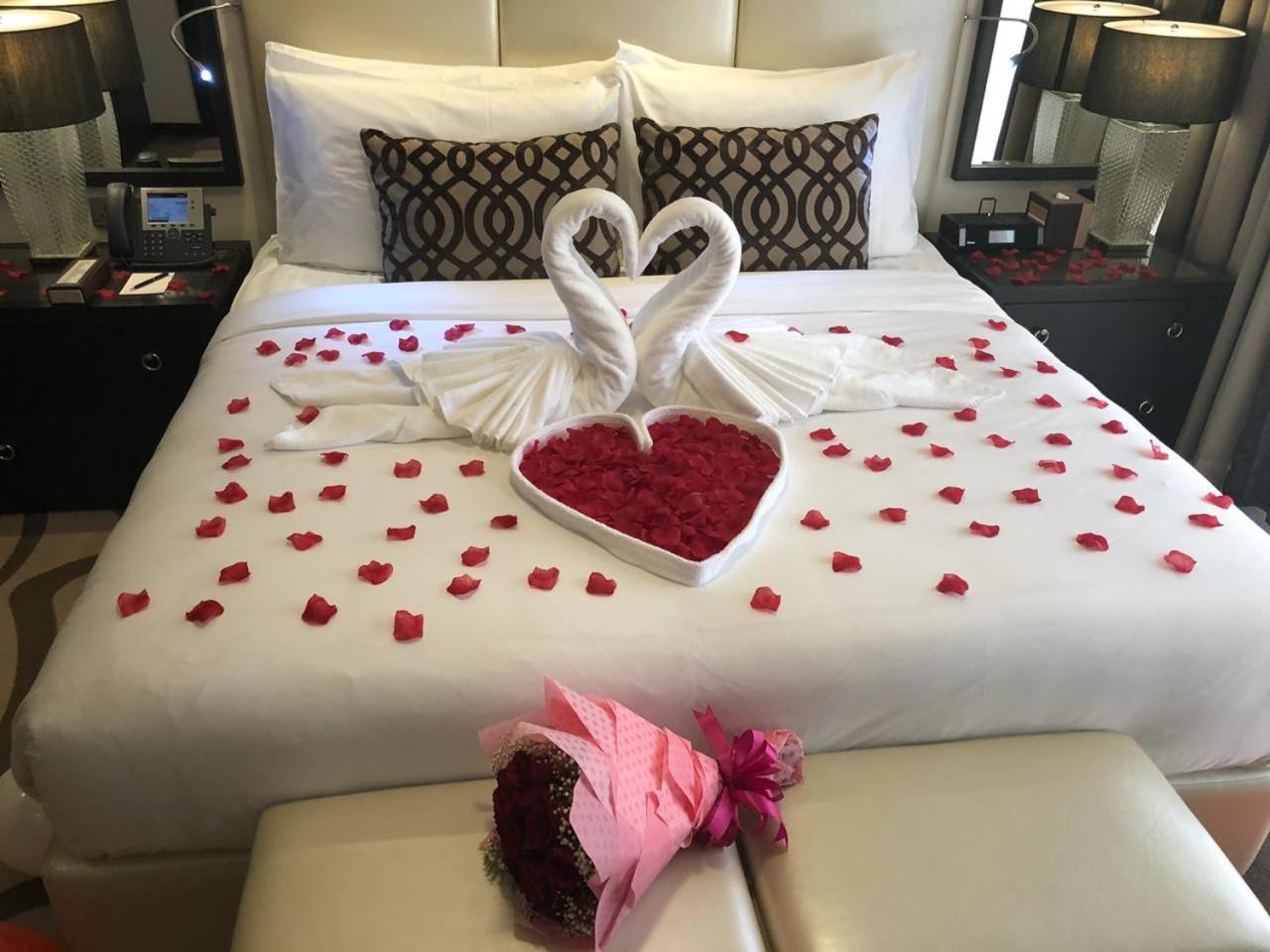 Voco - Riyadh, An Ihg Hotel - فندق فوكو الرياض, احدى فنادق مجموعة إنتركونتيننتال Kültér fotó Honeymoon suite at the Hilton San Francisco