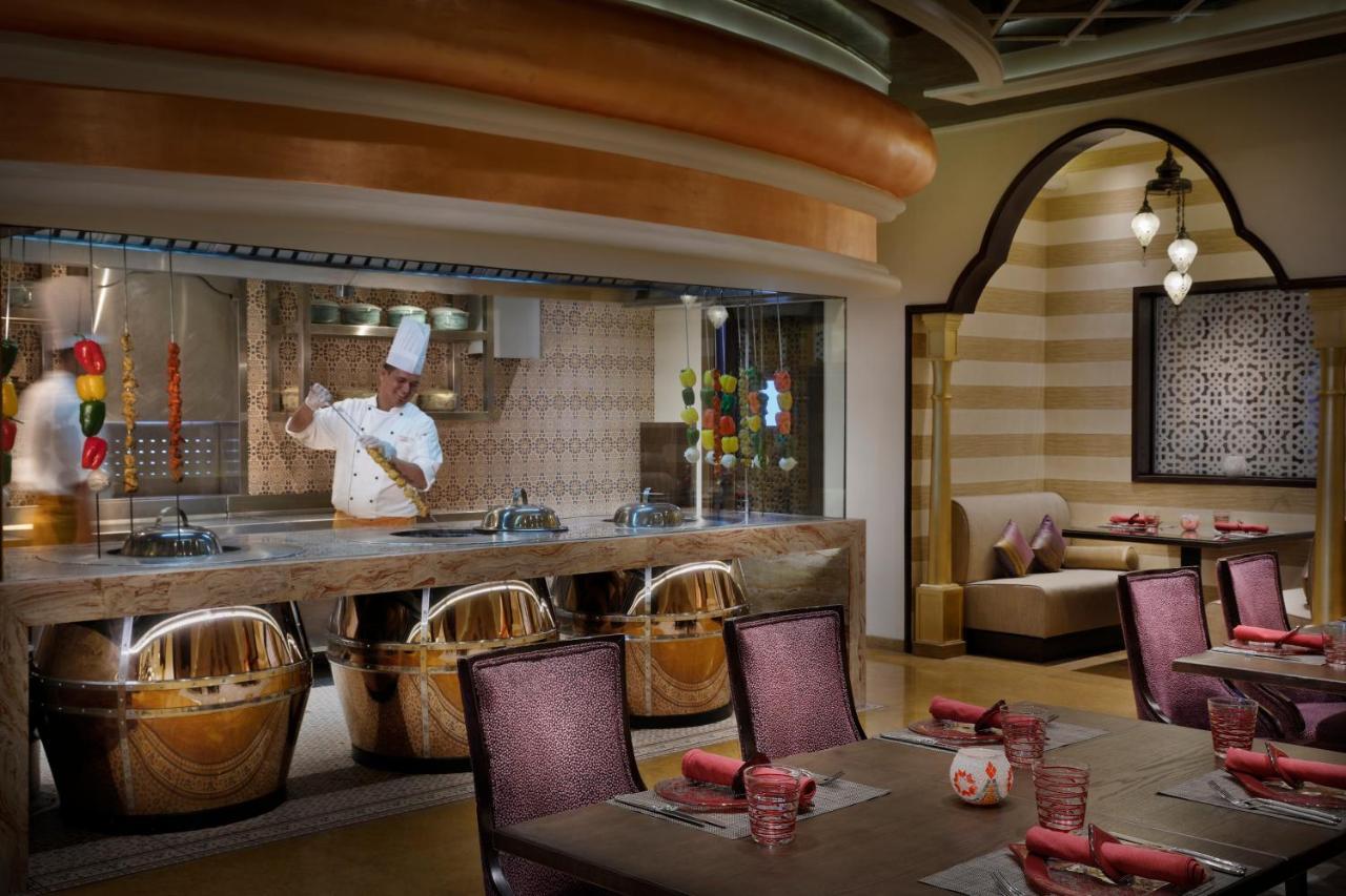 Voco - Riyadh, An Ihg Hotel - فندق فوكو الرياض, احدى فنادق مجموعة إنتركونتيننتال Kültér fotó The restaurant Al Dar