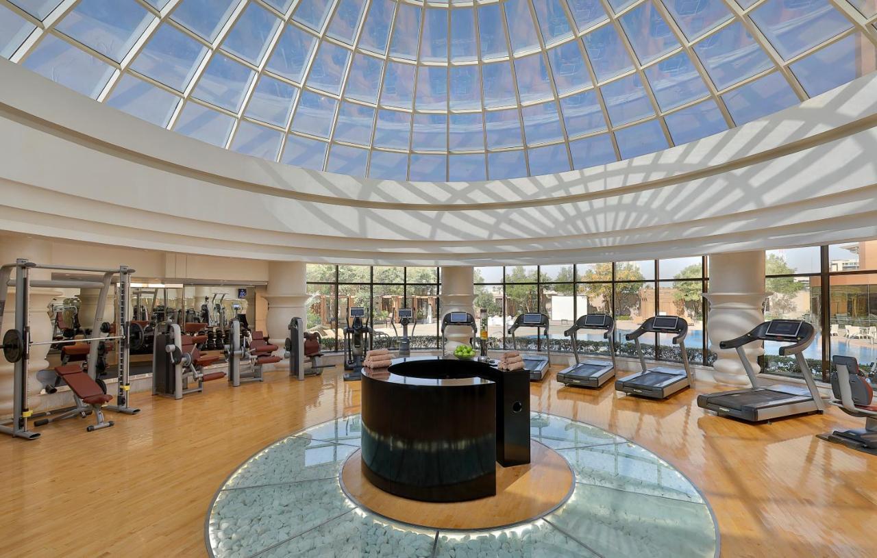 Voco - Riyadh, An Ihg Hotel - فندق فوكو الرياض, احدى فنادق مجموعة إنتركونتيننتال Kültér fotó The gym at the Four Seasons Hotel, Cairo